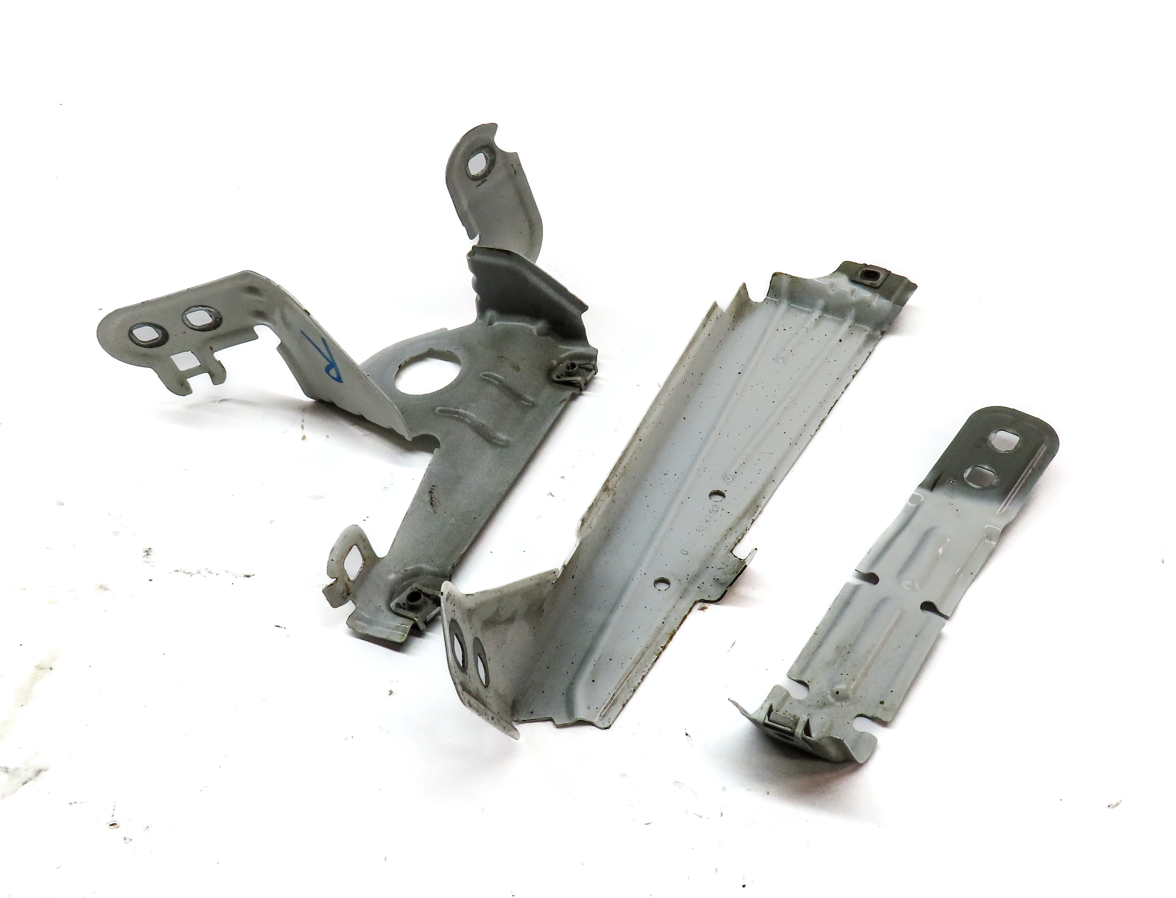 2014 BMW X3 (F25) FRONT RIGHT PASSENGER FENDER MOUNT BRACKET SET-3 — exact item pictured